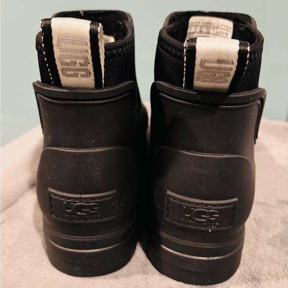 UGG Black Ankle Boots with Cream Sherpa Lining - Picture 3 of 7